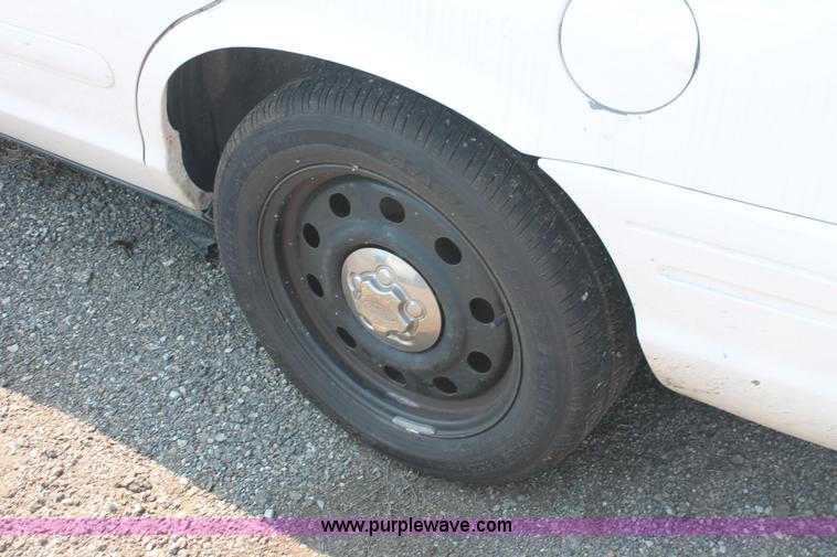 image for item I8219 2006 Ford Crown Victoria Police Interceptor