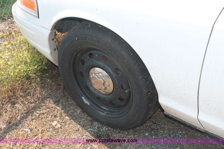 image for item I8219 2006 Ford Crown Victoria Police Interceptor