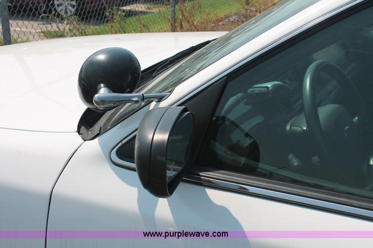 image for item I8219 2006 Ford Crown Victoria Police Interceptor