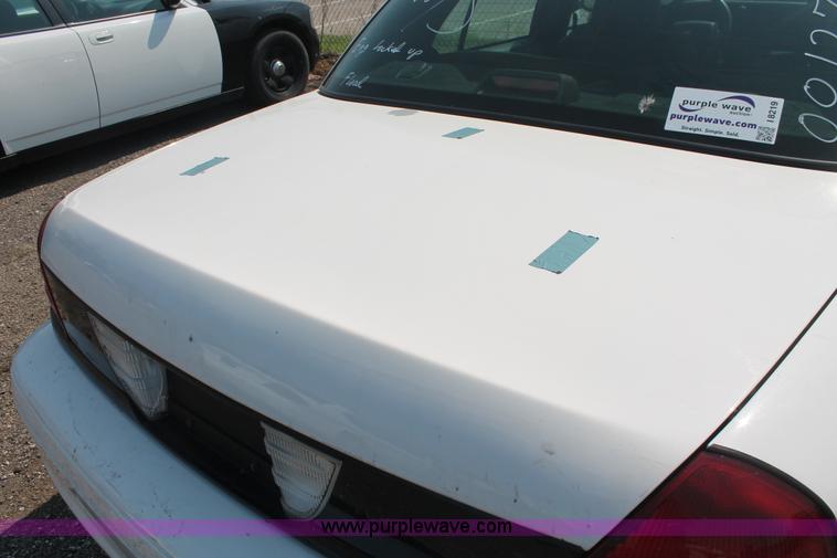 image for item I8219 2006 Ford Crown Victoria Police Interceptor