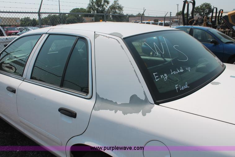 image for item I8219 2006 Ford Crown Victoria Police Interceptor