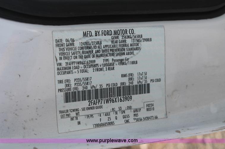 image for item I8219 2006 Ford Crown Victoria Police Interceptor