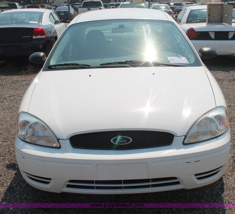 image for item I8220 2005 Ford Taurus SE