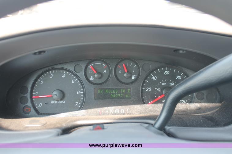 image for item I8220 2005 Ford Taurus SE