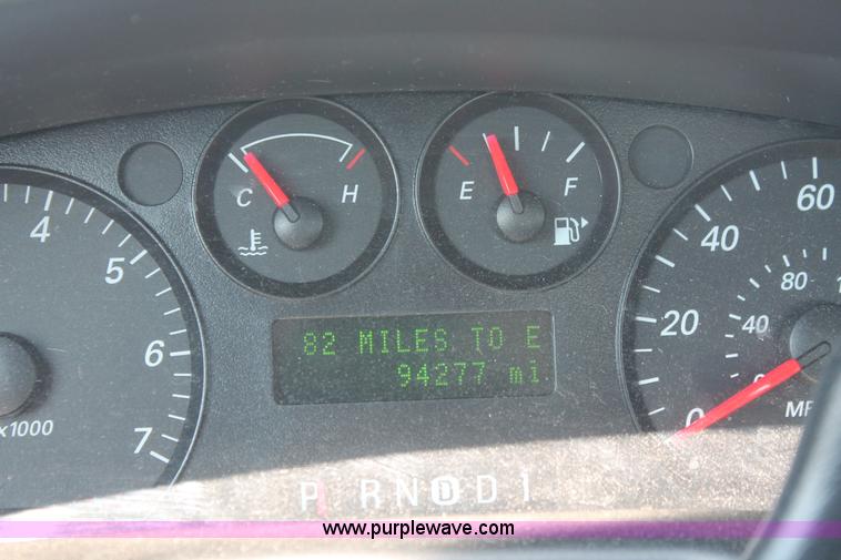 image for item I8220 2005 Ford Taurus SE