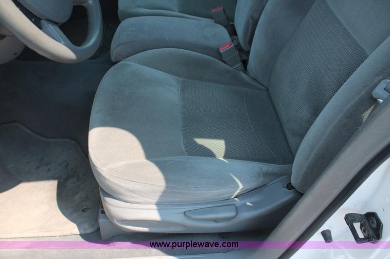 image for item I8220 2005 Ford Taurus SE