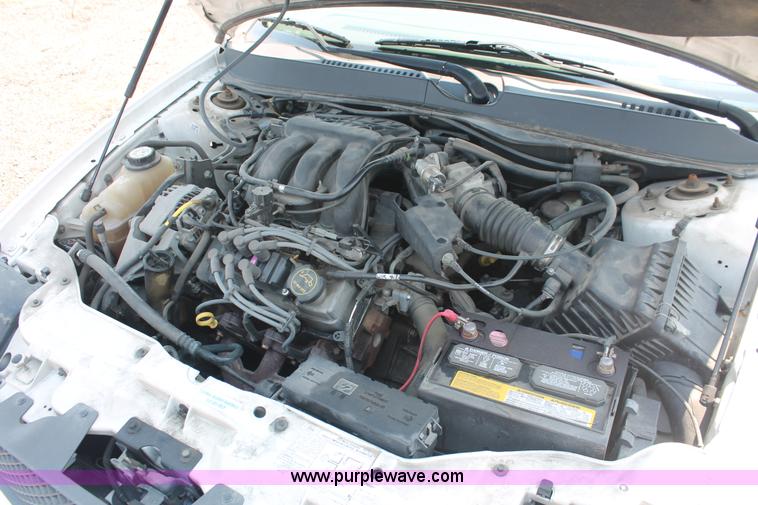 image for item I8220 2005 Ford Taurus SE