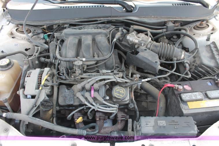 image for item I8220 2005 Ford Taurus SE