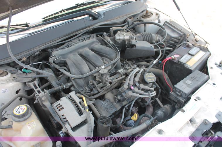 image for item I8220 2005 Ford Taurus SE