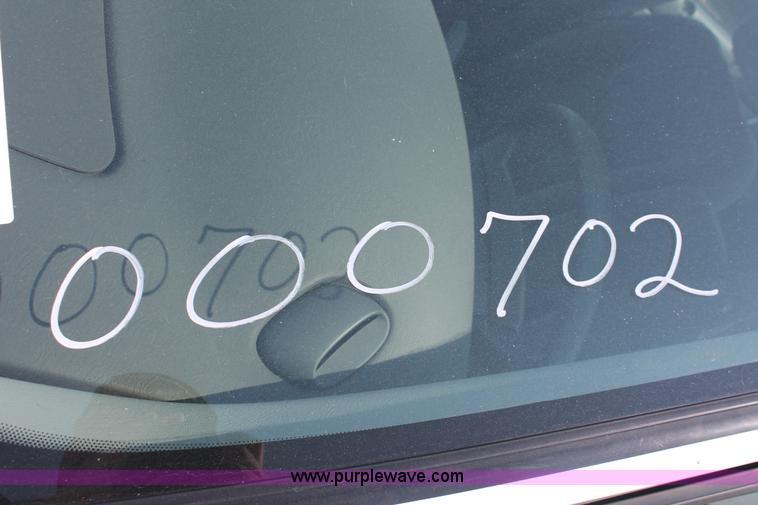 image for item I8220 2005 Ford Taurus SE