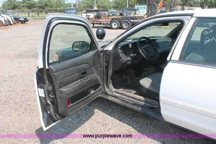 image for item I8222 2009 Ford Crown Victoria Police Interceptor