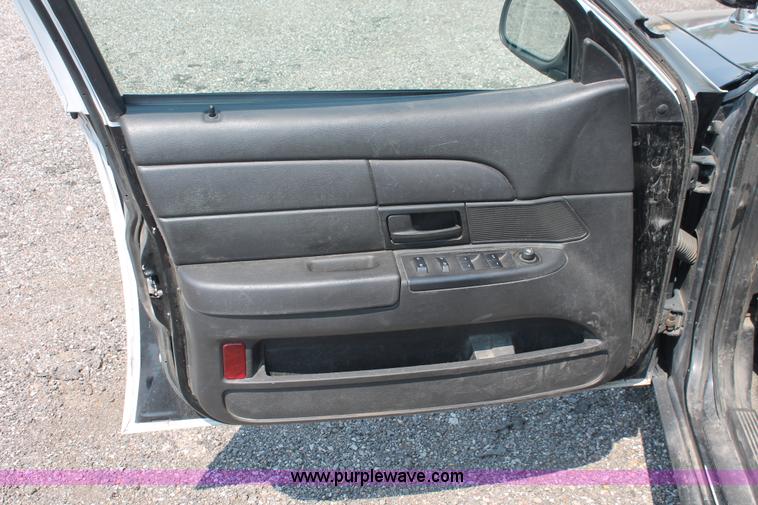 image for item I8222 2009 Ford Crown Victoria Police Interceptor