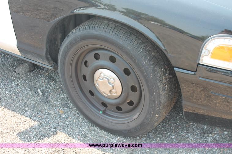 image for item I8222 2009 Ford Crown Victoria Police Interceptor