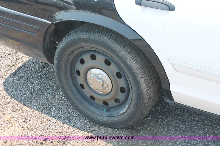 image for item I8222 2009 Ford Crown Victoria Police Interceptor