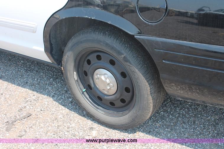 image for item I8222 2009 Ford Crown Victoria Police Interceptor