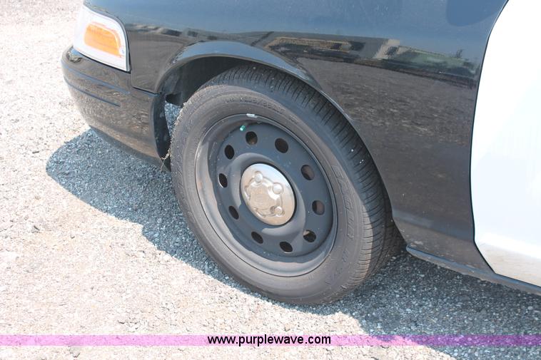 image for item I8222 2009 Ford Crown Victoria Police Interceptor