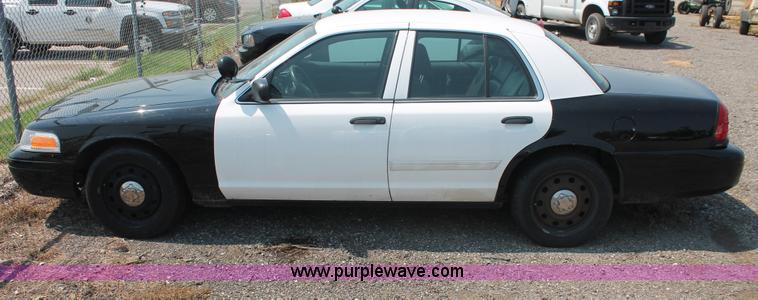 image for item I8223 2009 Ford Crown Victoria Police Interceptor