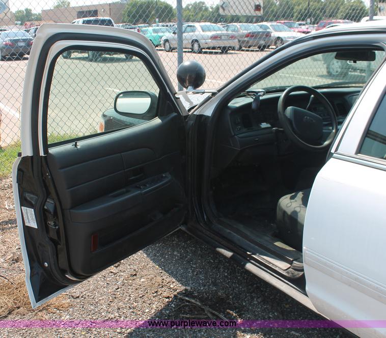 image for item I8223 2009 Ford Crown Victoria Police Interceptor