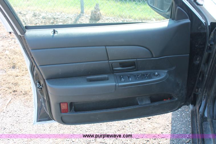 image for item I8223 2009 Ford Crown Victoria Police Interceptor