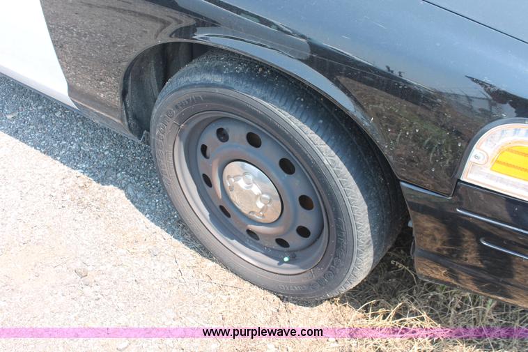 image for item I8223 2009 Ford Crown Victoria Police Interceptor