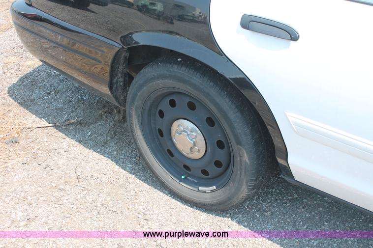 image for item I8223 2009 Ford Crown Victoria Police Interceptor