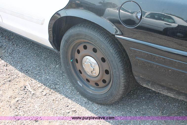 image for item I8223 2009 Ford Crown Victoria Police Interceptor