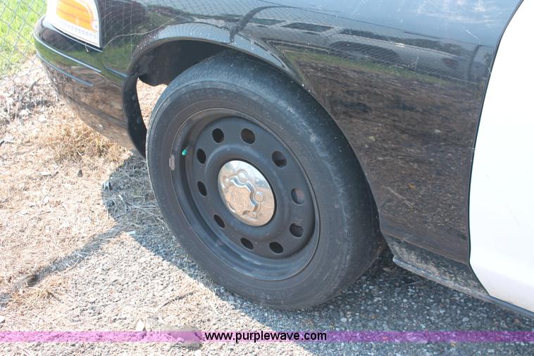 image for item I8223 2009 Ford Crown Victoria Police Interceptor