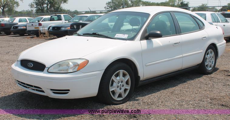image for item I8224 2006 Ford Taurus SE