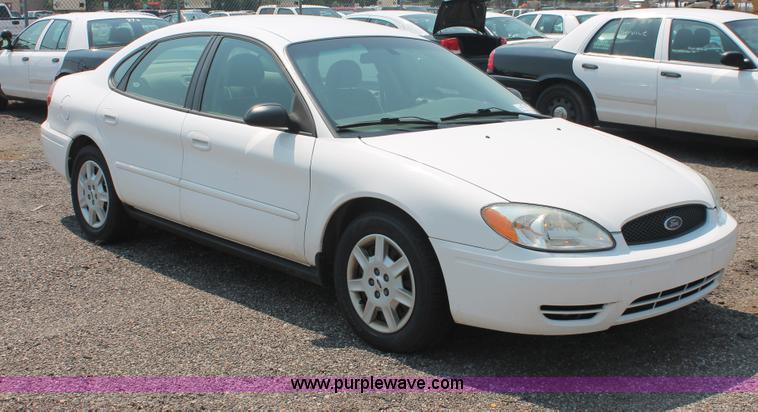 image for item I8224 2006 Ford Taurus SE