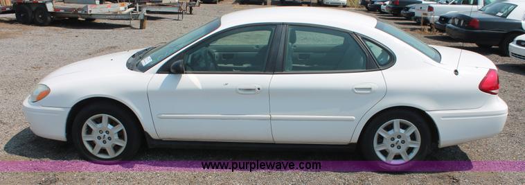 image for item I8224 2006 Ford Taurus SE