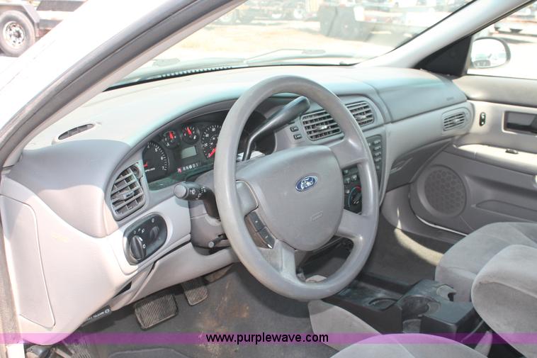 image for item I8224 2006 Ford Taurus SE