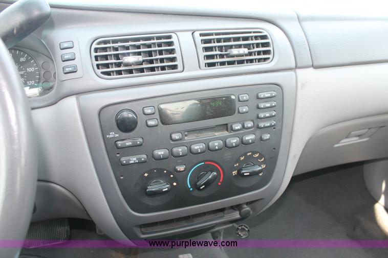 image for item I8224 2006 Ford Taurus SE