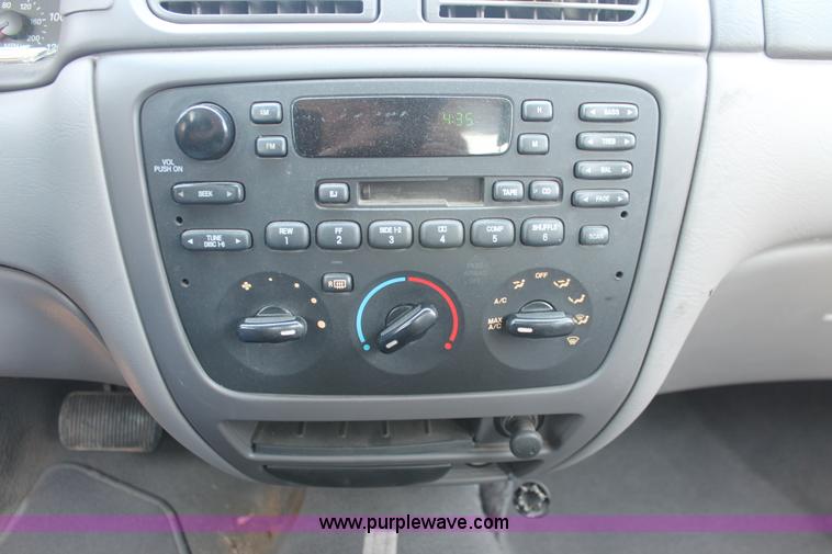 image for item I8224 2006 Ford Taurus SE