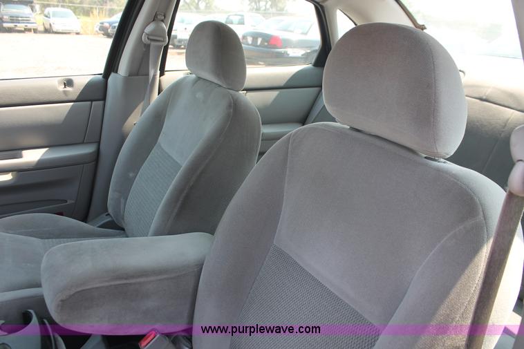 image for item I8224 2006 Ford Taurus SE