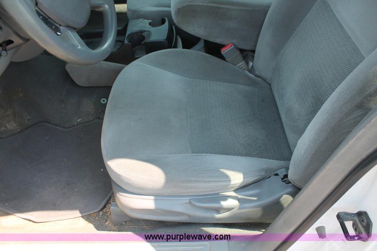 image for item I8224 2006 Ford Taurus SE