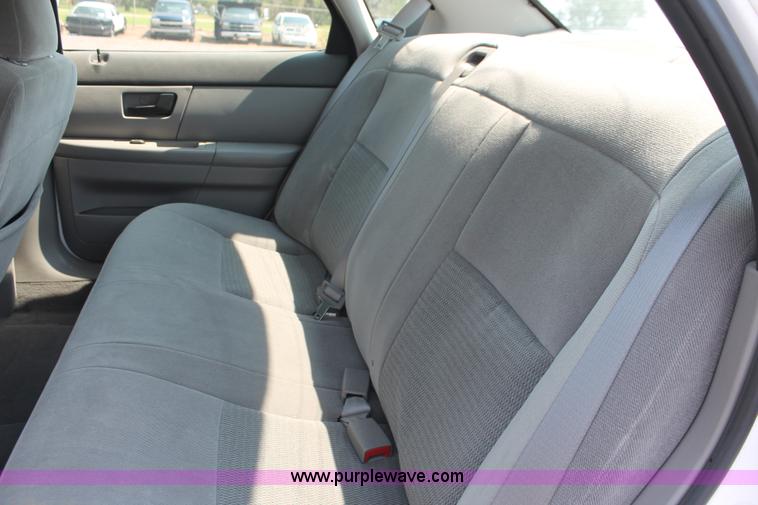 image for item I8224 2006 Ford Taurus SE