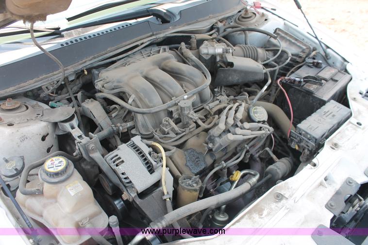 image for item I8224 2006 Ford Taurus SE
