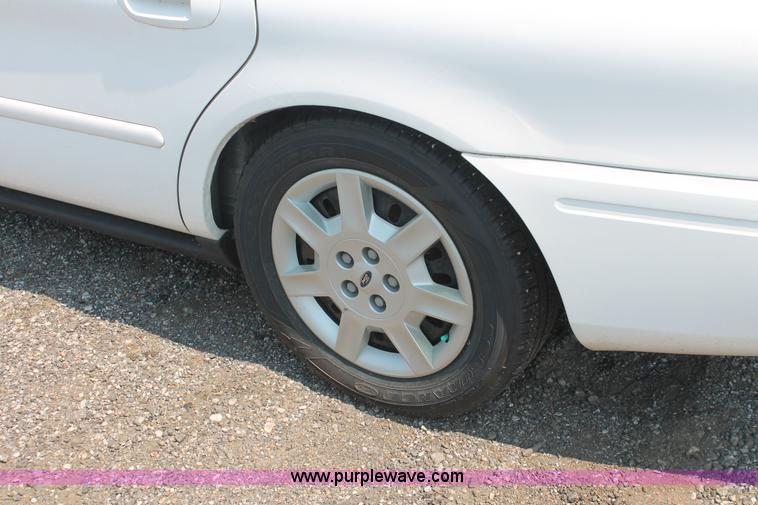 image for item I8224 2006 Ford Taurus SE