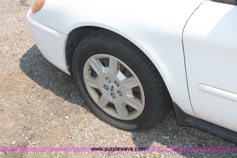 image for item I8224 2006 Ford Taurus SE