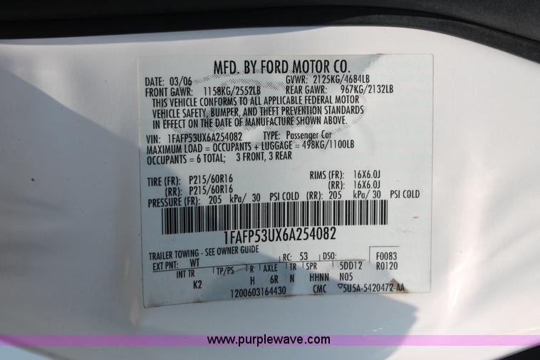 image for item I8224 2006 Ford Taurus SE