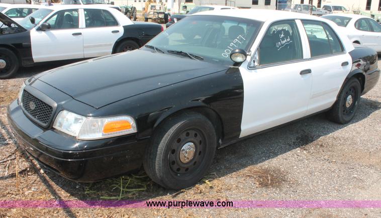 image for item I8225 2009 Ford Crown Victoria Police Interceptor