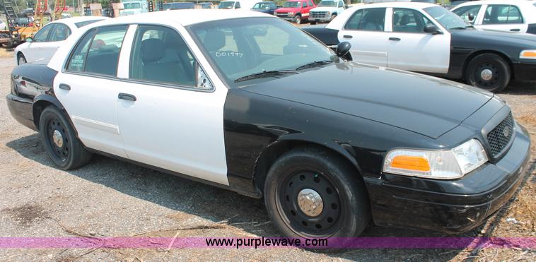 image for item I8225 2009 Ford Crown Victoria Police Interceptor