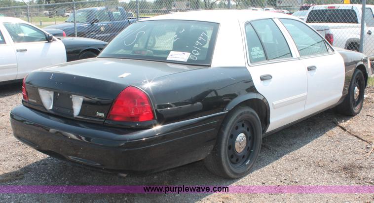 image for item I8225 2009 Ford Crown Victoria Police Interceptor
