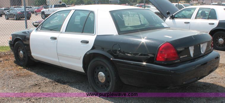 image for item I8225 2009 Ford Crown Victoria Police Interceptor