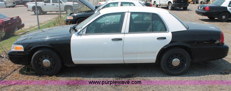 image for item I8225 2009 Ford Crown Victoria Police Interceptor