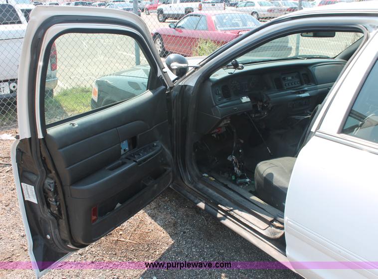 image for item I8225 2009 Ford Crown Victoria Police Interceptor