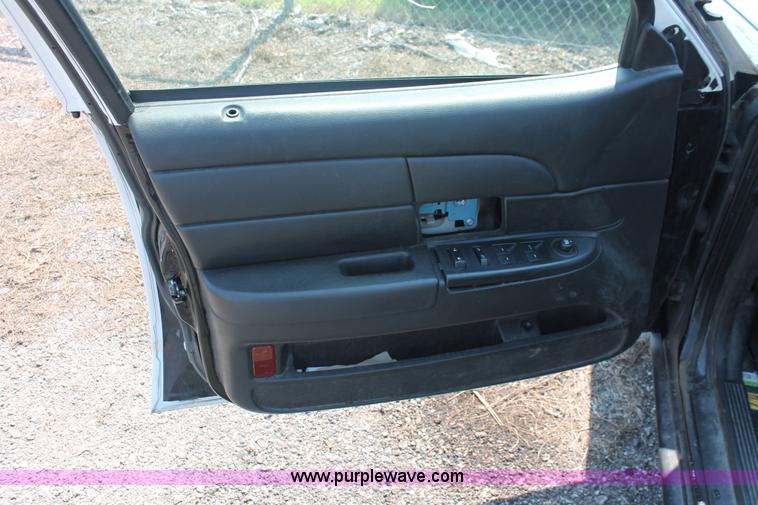 image for item I8225 2009 Ford Crown Victoria Police Interceptor