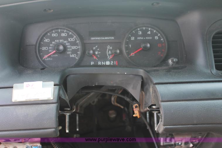 image for item I8225 2009 Ford Crown Victoria Police Interceptor
