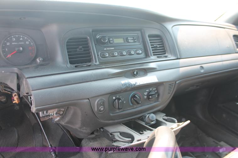image for item I8225 2009 Ford Crown Victoria Police Interceptor