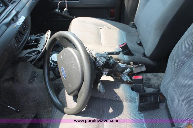 image for item I8225 2009 Ford Crown Victoria Police Interceptor